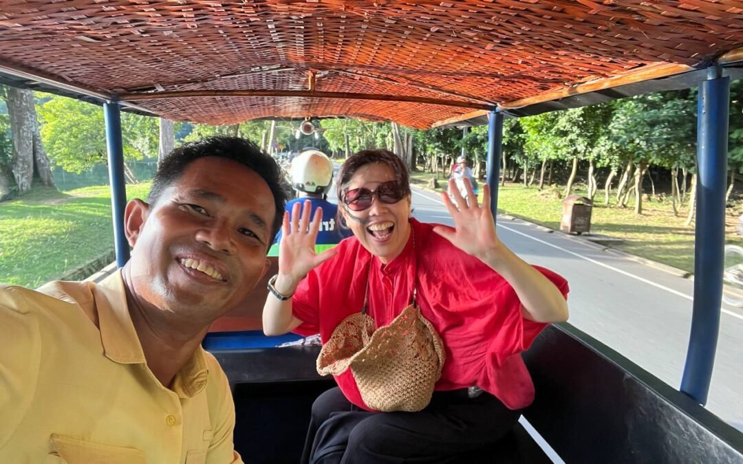 トウクトウクに乗ってアンコール遺跡を観光するのも楽しいですよ♪