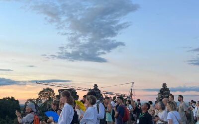 今日も観光客の方々が多いですね。