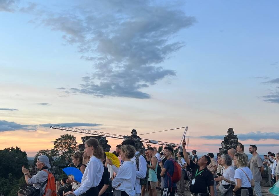 今日も観光客の方々が多いですね。